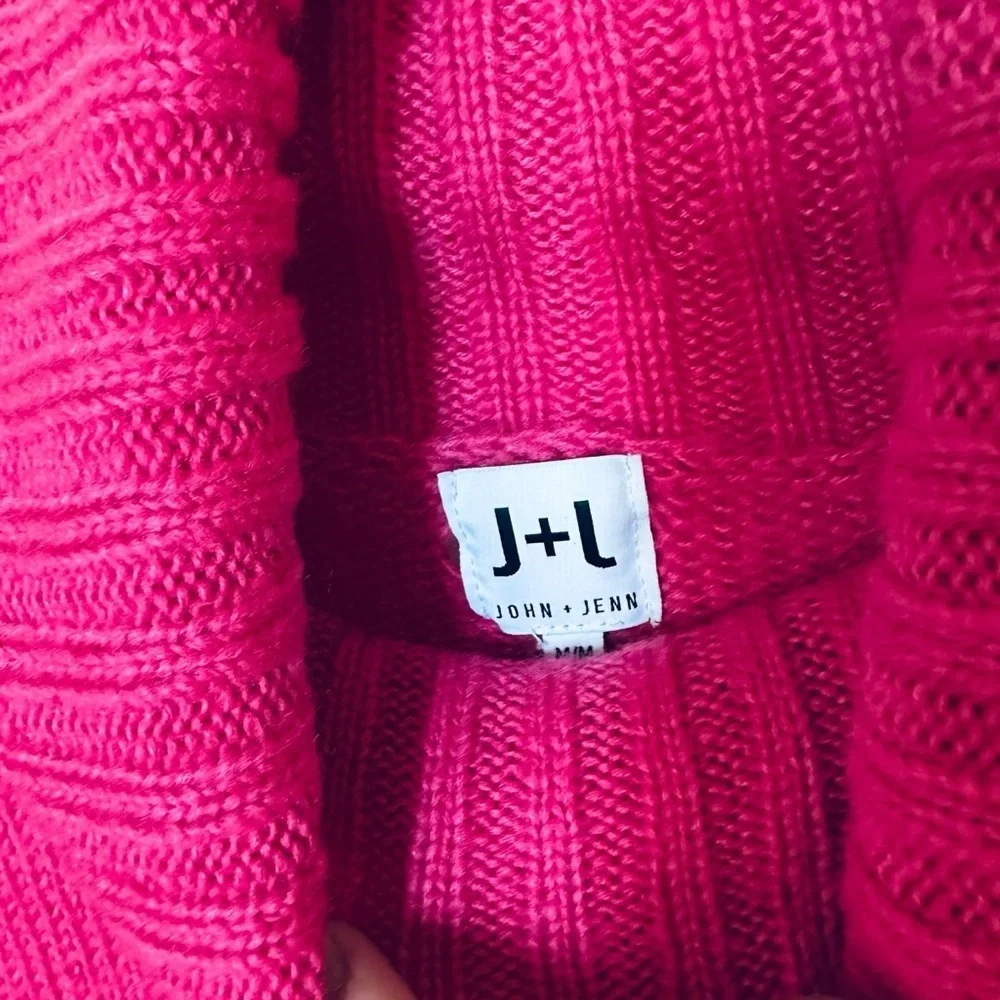 John + Jenn | Pink Raspberry Heart Bubbles Chunky Turtleneck Sweater Size Medium